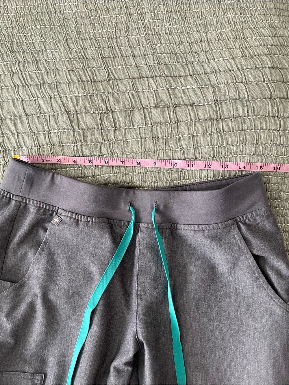 Figs Women’s Technical Collection Graphite Gray Scrub Jogger Medium Petite - Picture 7 of 10